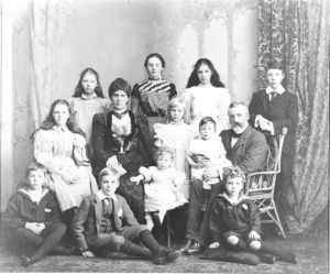 Family of Annie Astley & Albert Birtwistle 1901b.jpg